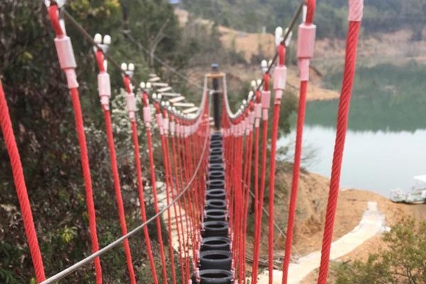 景区丛林穿越