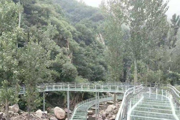 玻璃滑道施工